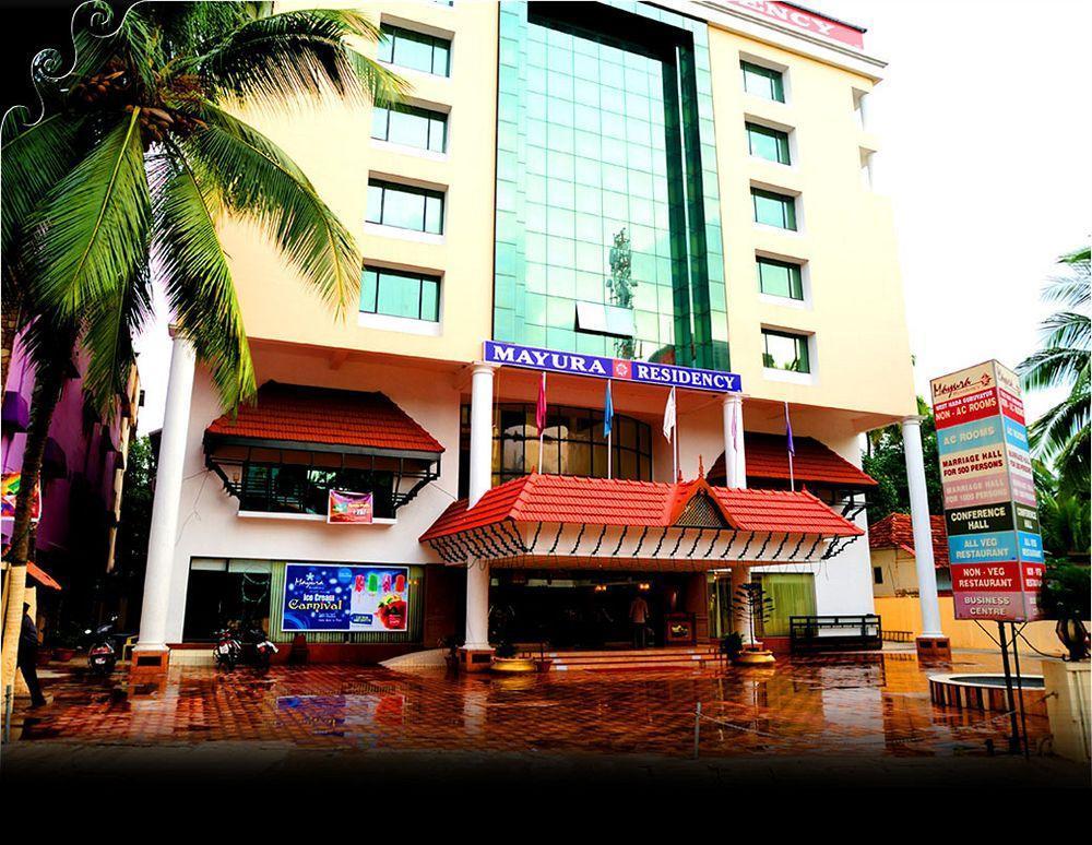 มยุรา เรซิเดนซี Hotel กูรูวาเยอร์ ภายนอก รูปภาพ