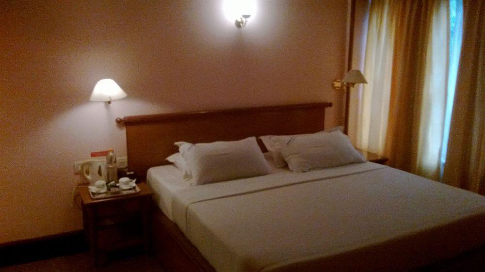 มยุรา เรซิเดนซี Hotel กูรูวาเยอร์ ภายนอก รูปภาพ