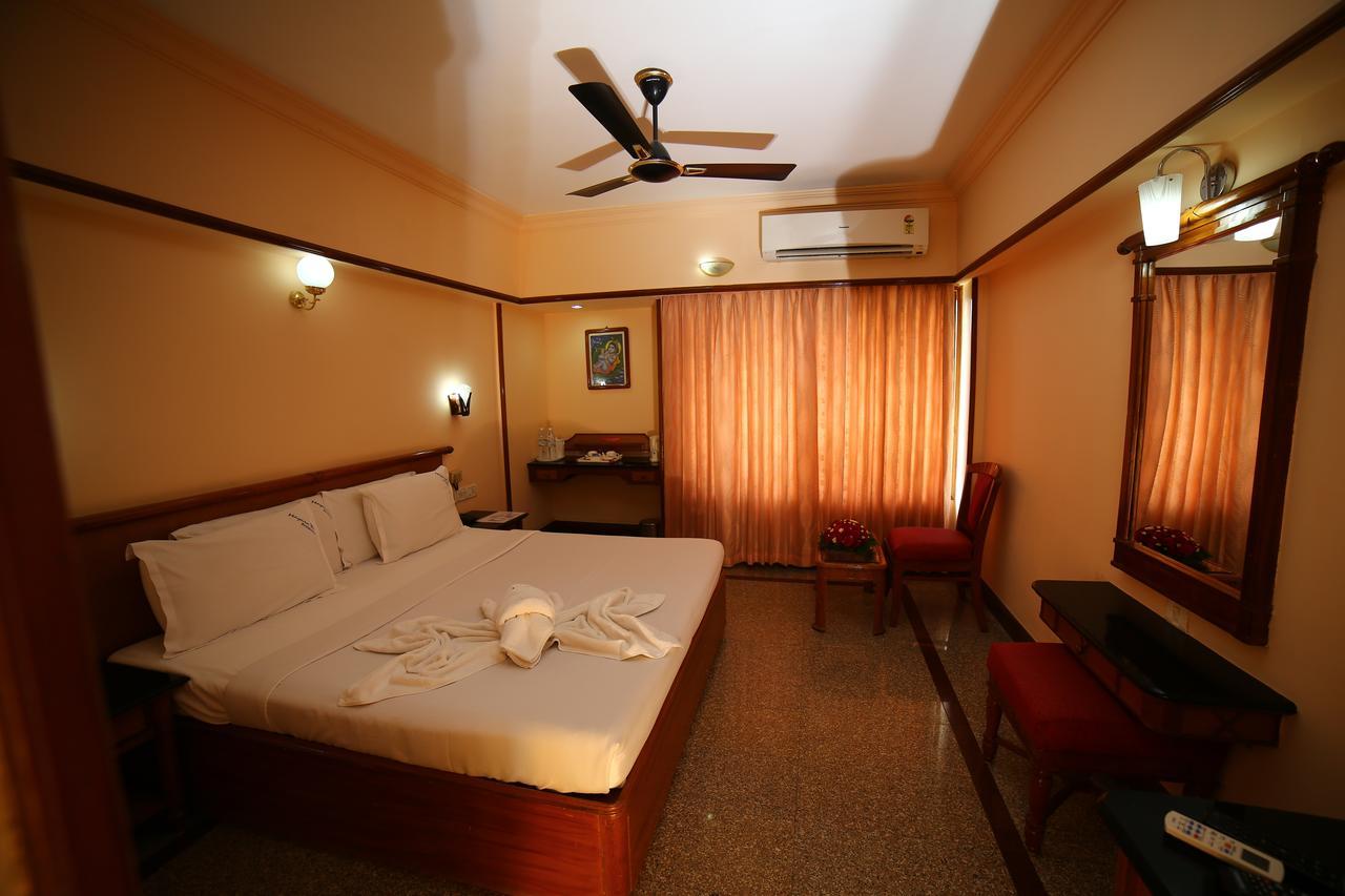 มยุรา เรซิเดนซี Hotel กูรูวาเยอร์ ห้อง รูปภาพ