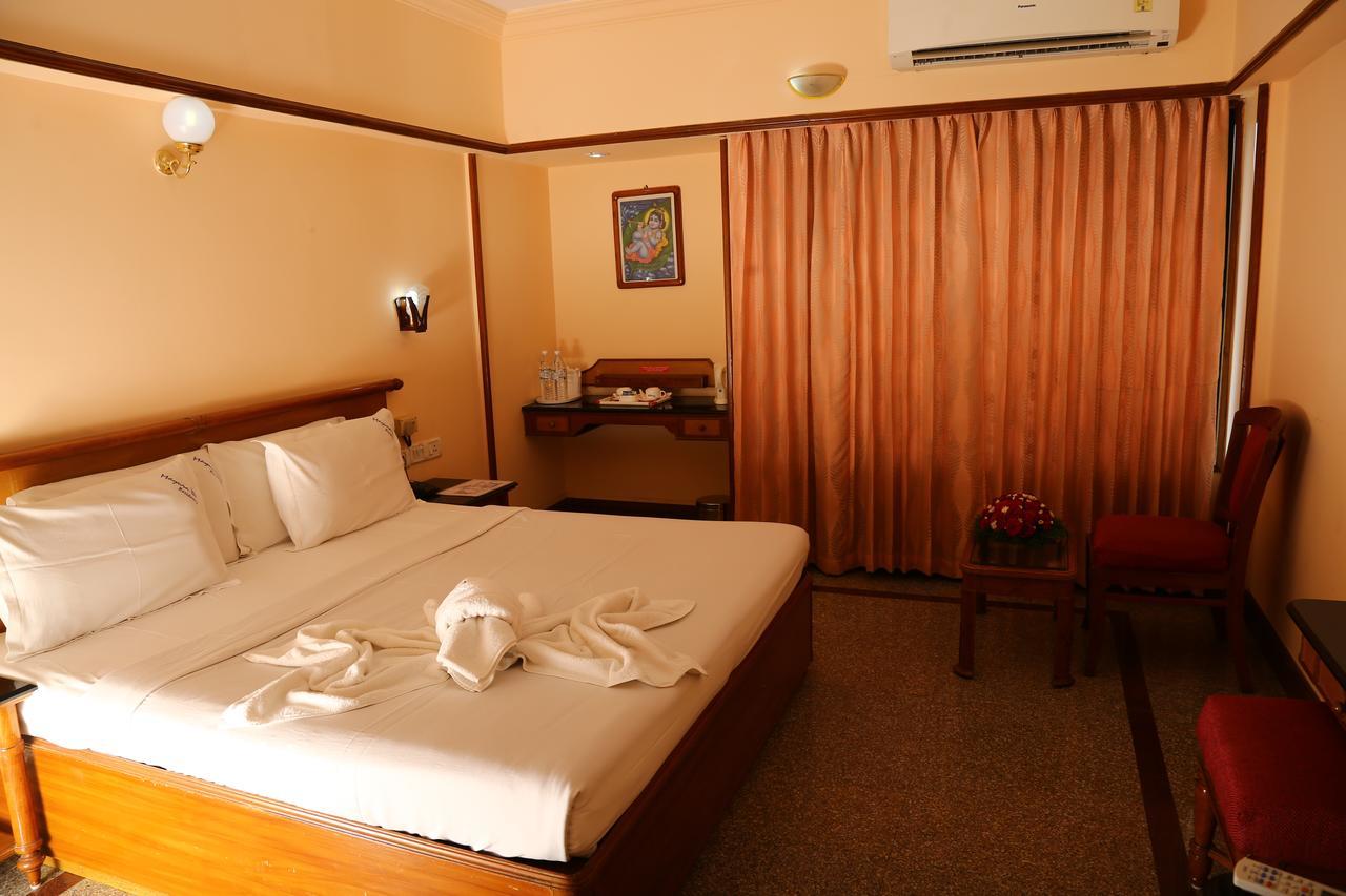 มยุรา เรซิเดนซี Hotel กูรูวาเยอร์ ห้อง รูปภาพ