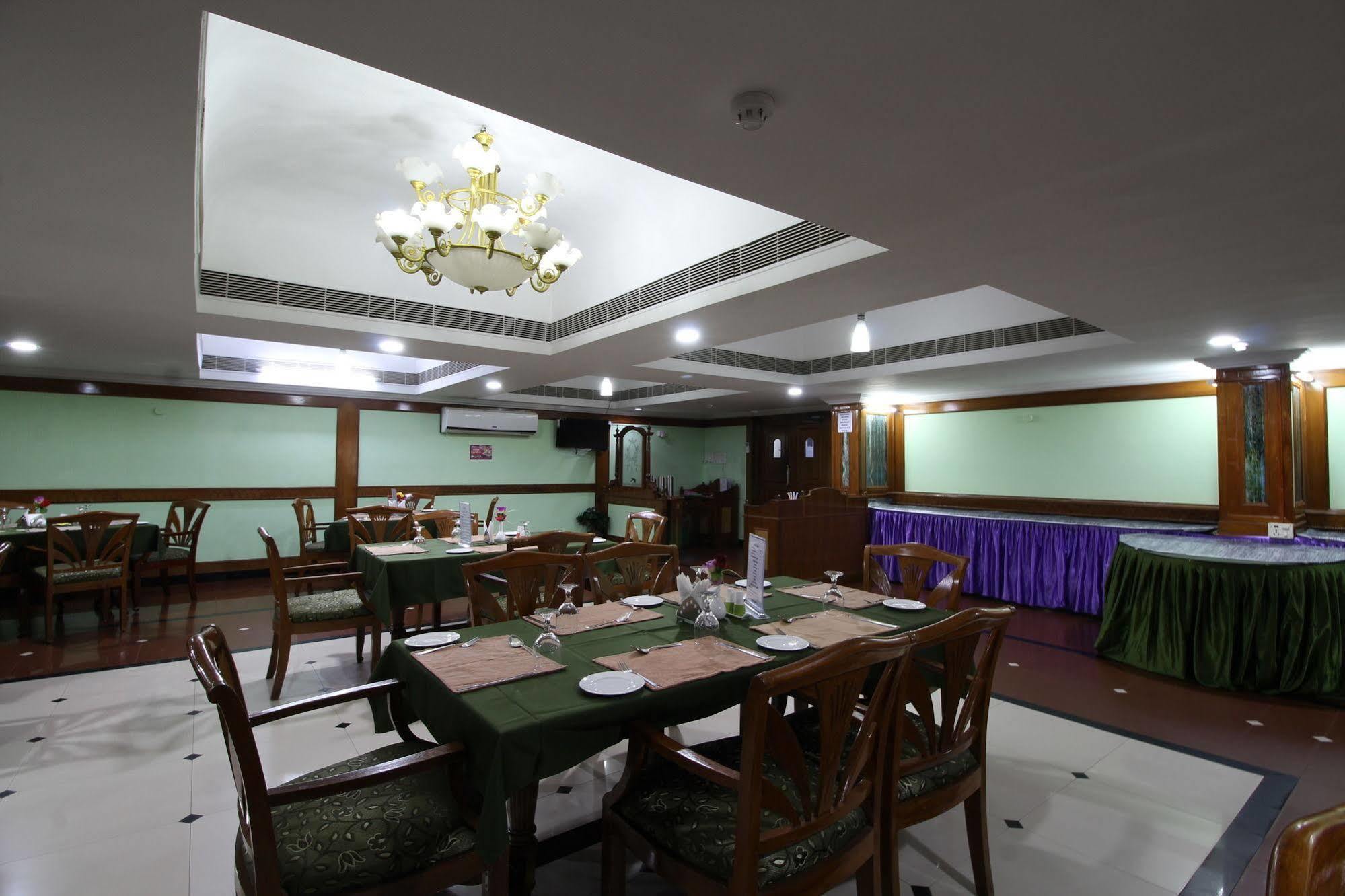 มยุรา เรซิเดนซี Hotel กูรูวาเยอร์ ภายนอก รูปภาพ