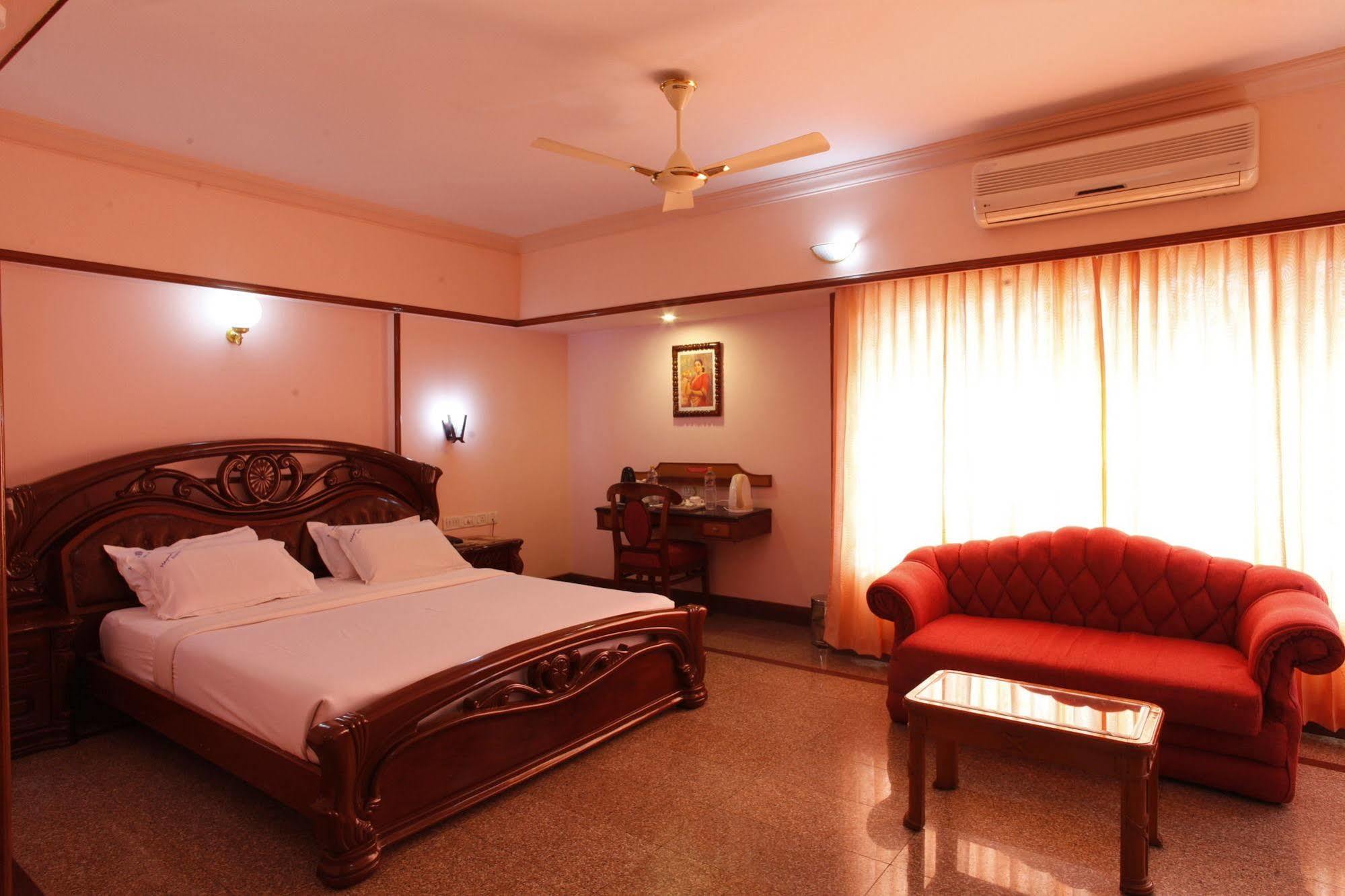 มยุรา เรซิเดนซี Hotel กูรูวาเยอร์ ภายนอก รูปภาพ