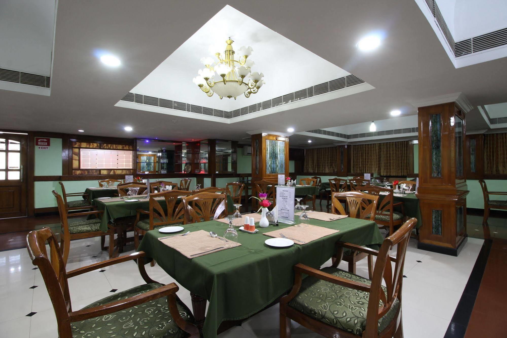 มยุรา เรซิเดนซี Hotel กูรูวาเยอร์ ภายนอก รูปภาพ