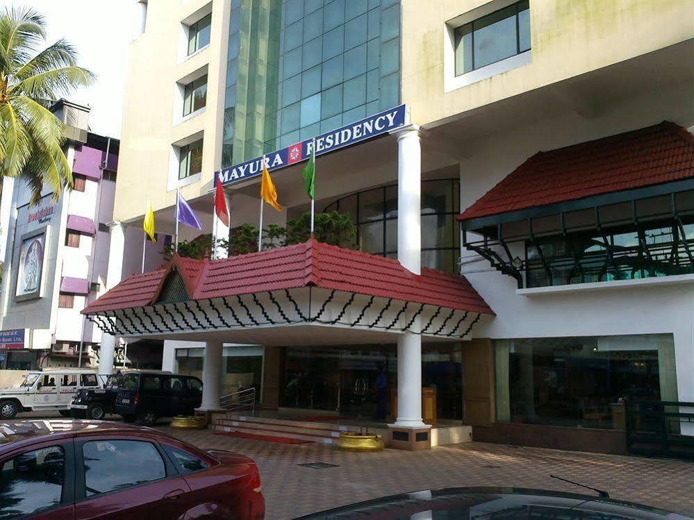 มยุรา เรซิเดนซี Hotel กูรูวาเยอร์ ภายนอก รูปภาพ